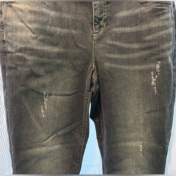 NWT Lysee distressed jeans size 2X curvy - Picture 4 of 14